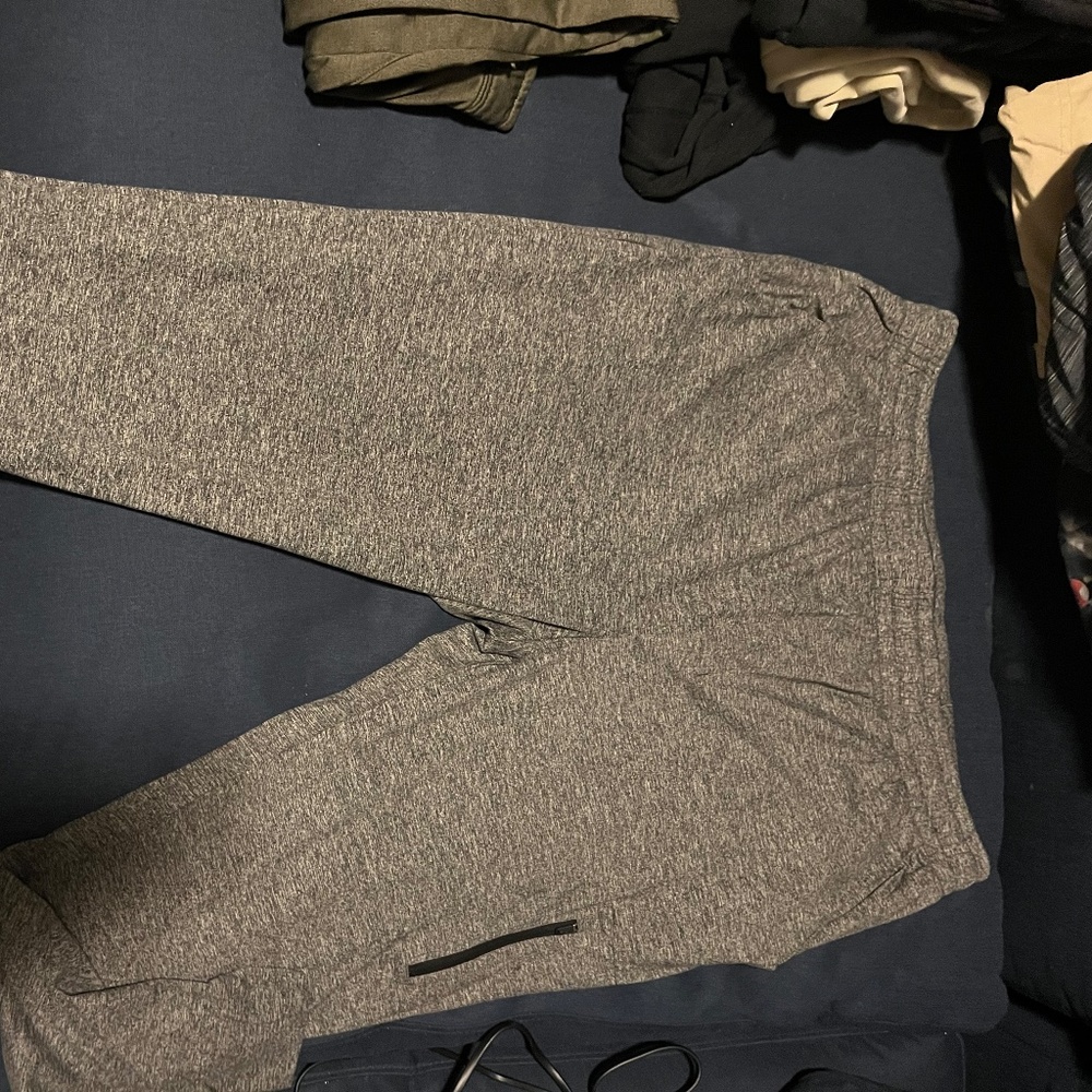 8 Mens sweatpants and 1 sweat shorts Size XXL